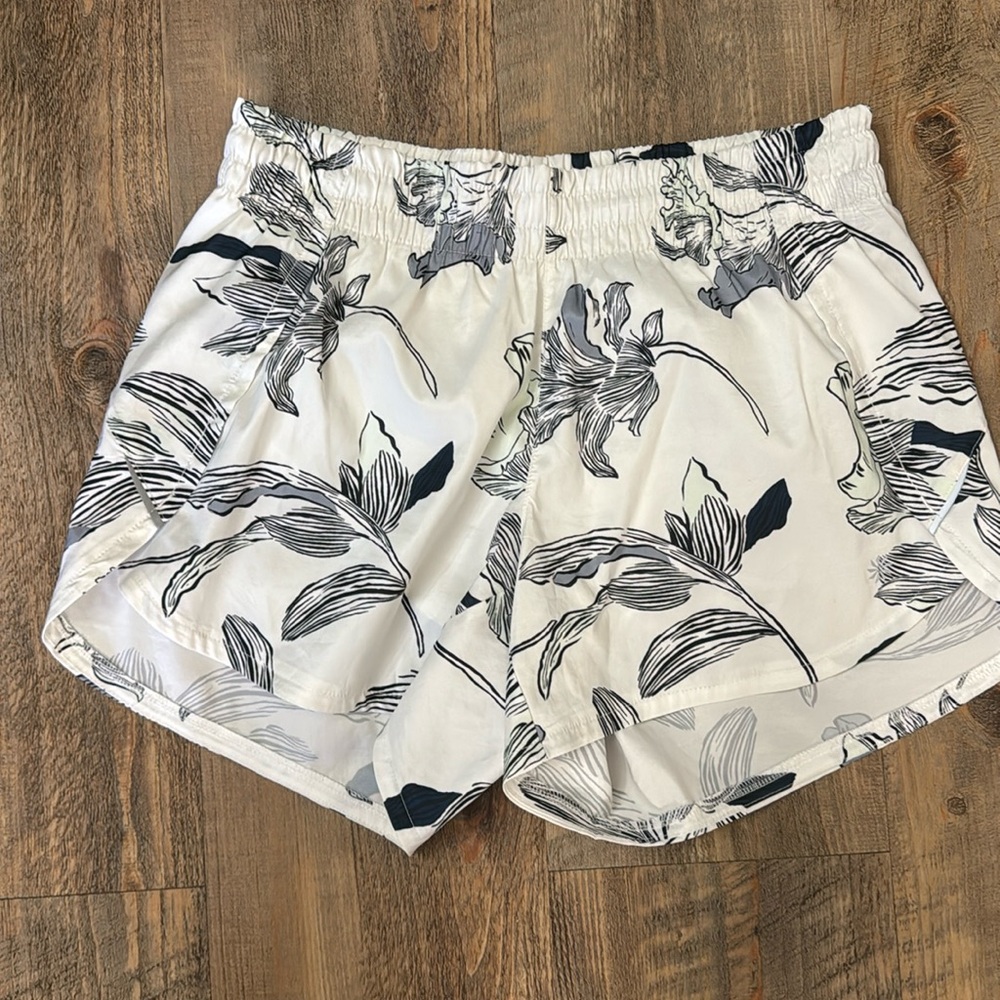 Athleta shorts size small